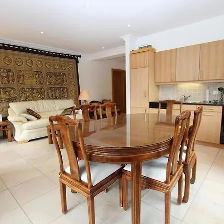 Great View Spacious 3 Bedroom Flat With Pool And Gym