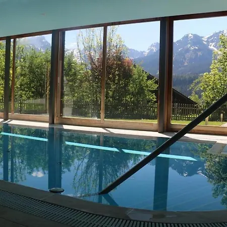 Great View Spacious 3 Bedroom Flat With Pool And Gym * Chateau-d'Oex